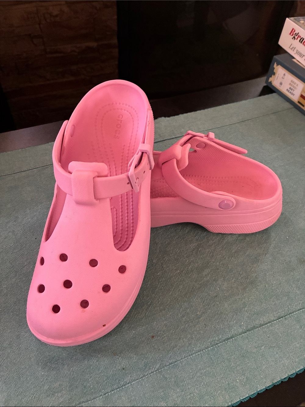 CROCS woman.